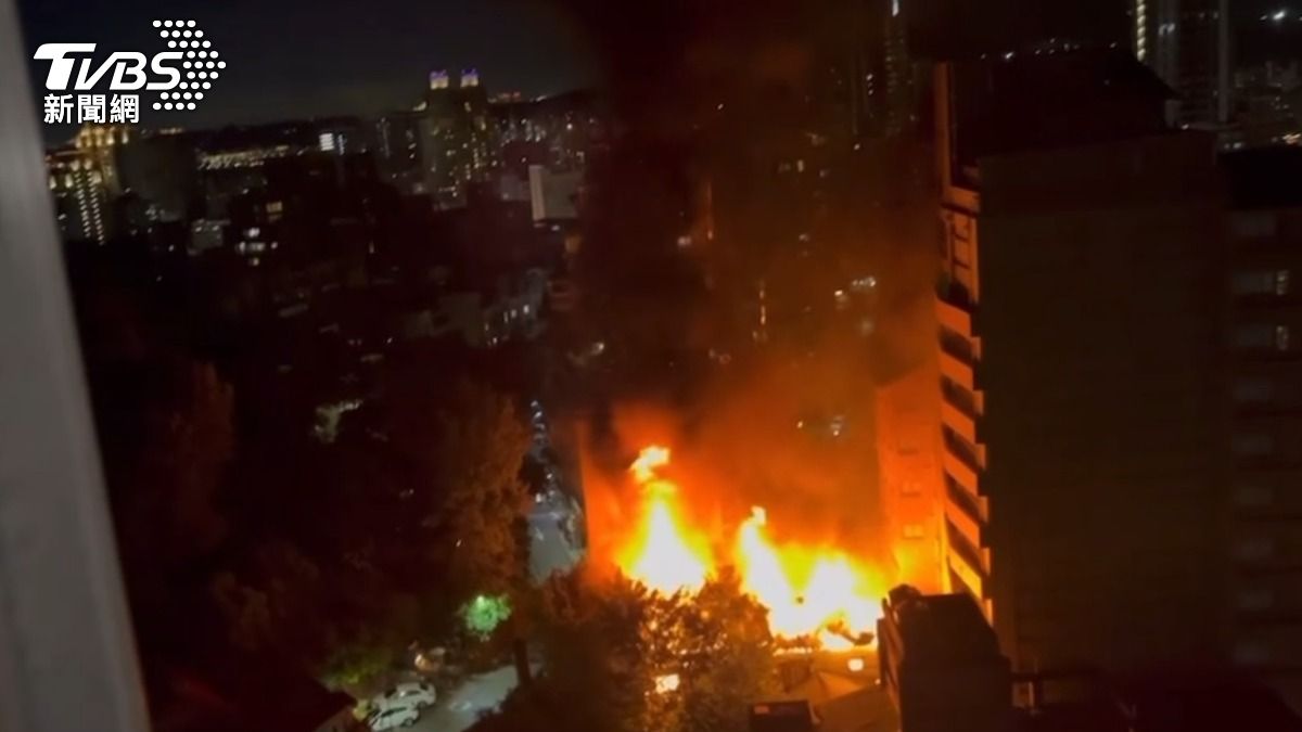 北投溫泉旅館火災。（圖／TVBS，民眾提供）