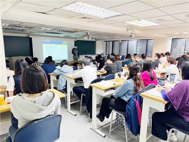 中華都市安全推廣協會防火管理訓練課程實況。專業講師於教室內透過簡報，為現場學員解說各項防火安全知識。

官方網站：https://www.fpa119.org